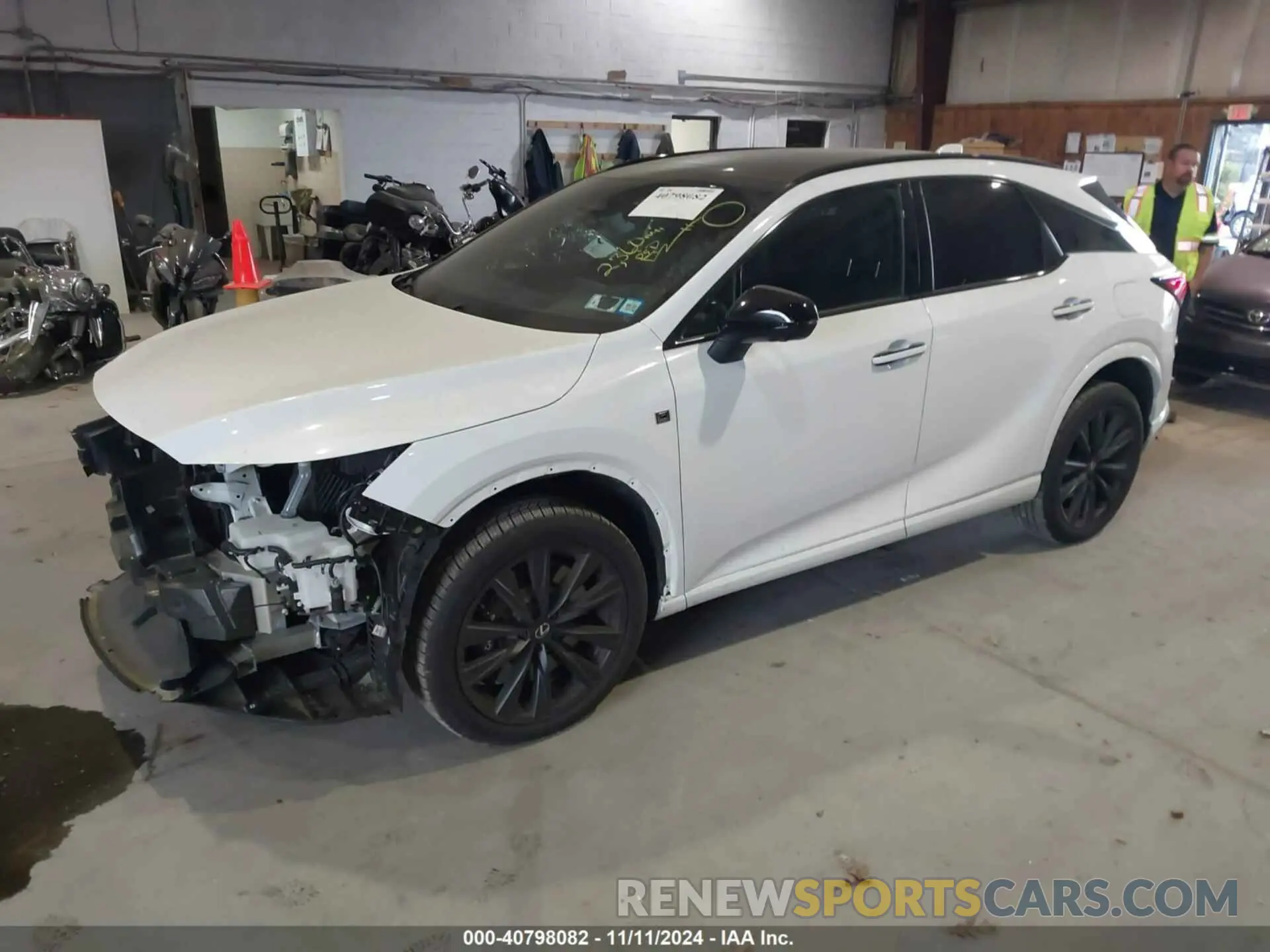 2 fotografías del automóvil dañado 2T2BCMEA4RC015009 LEXUS RX 500H 2024