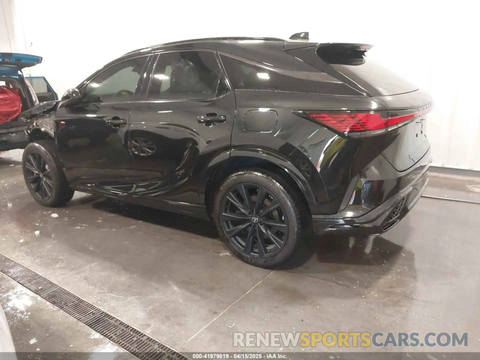 3 fotografías del automóvil dañado 2T2BCMEAXRC018321 LEXUS RX 500H 2024