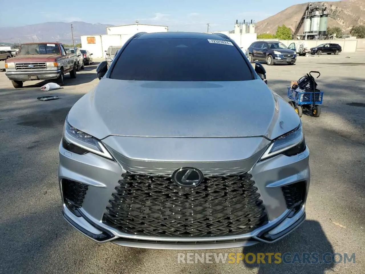 5 fotografías del automóvil dañado 2T2BCMEA4PC006310 LEXUS RX 500H F 2023