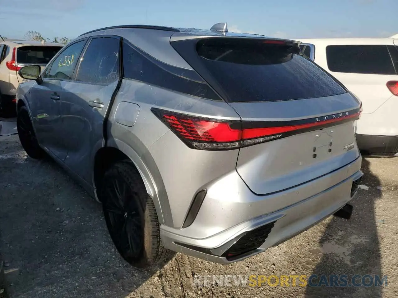 2 fotografías del automóvil dañado 2T2BCMEA9PC004729 LEXUS RX 500H F 2023