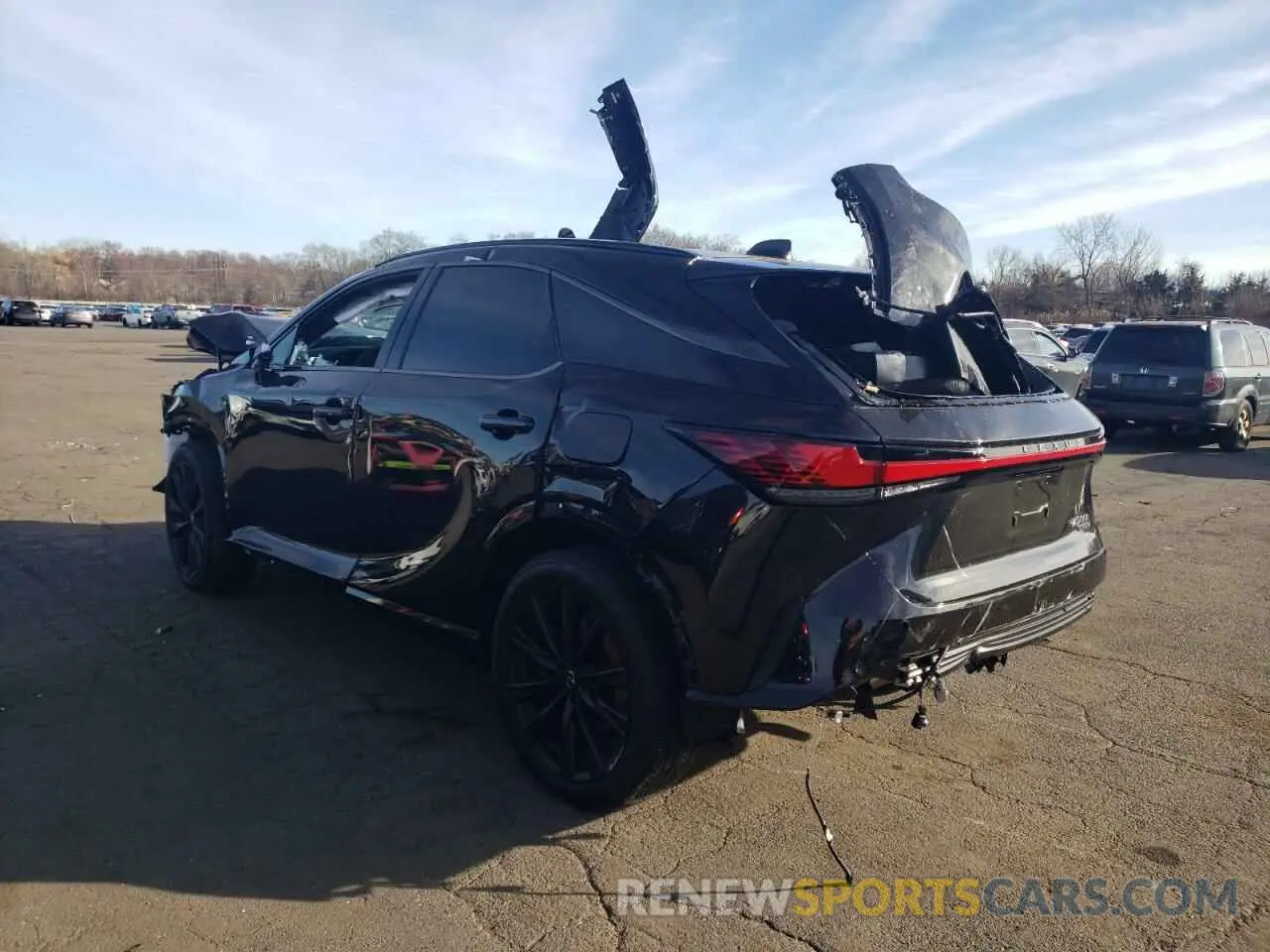2 fotografías del automóvil dañado 2T2BCMEA0RC019994 LEXUS RX 500H F 2024