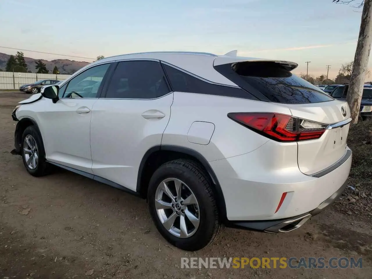 2 fotografías del automóvil dañado 2T2BZMCA7KC190104 LEXUS RX350 2019