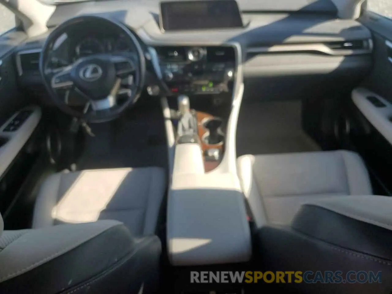 8 fotografías del automóvil dañado 2T2ZZMCA0KC137257 LEXUS RX350 2019