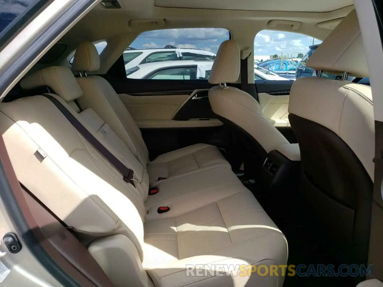 6 fotografías del automóvil dañado 2T2ZZMCA2KC138877 LEXUS RX350 2019
