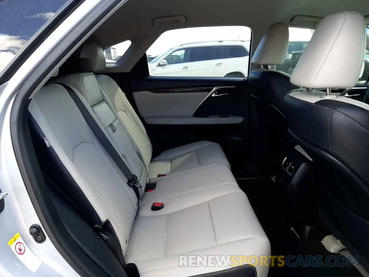 6 fotografías del automóvil dañado 2T2ZZMCA3KC147216 LEXUS RX350 2019
