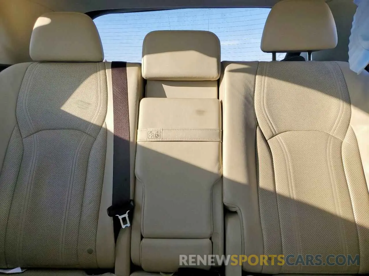 10 fotografías del automóvil dañado 2T2ZZMCA7KC121122 LEXUS RX350 2019