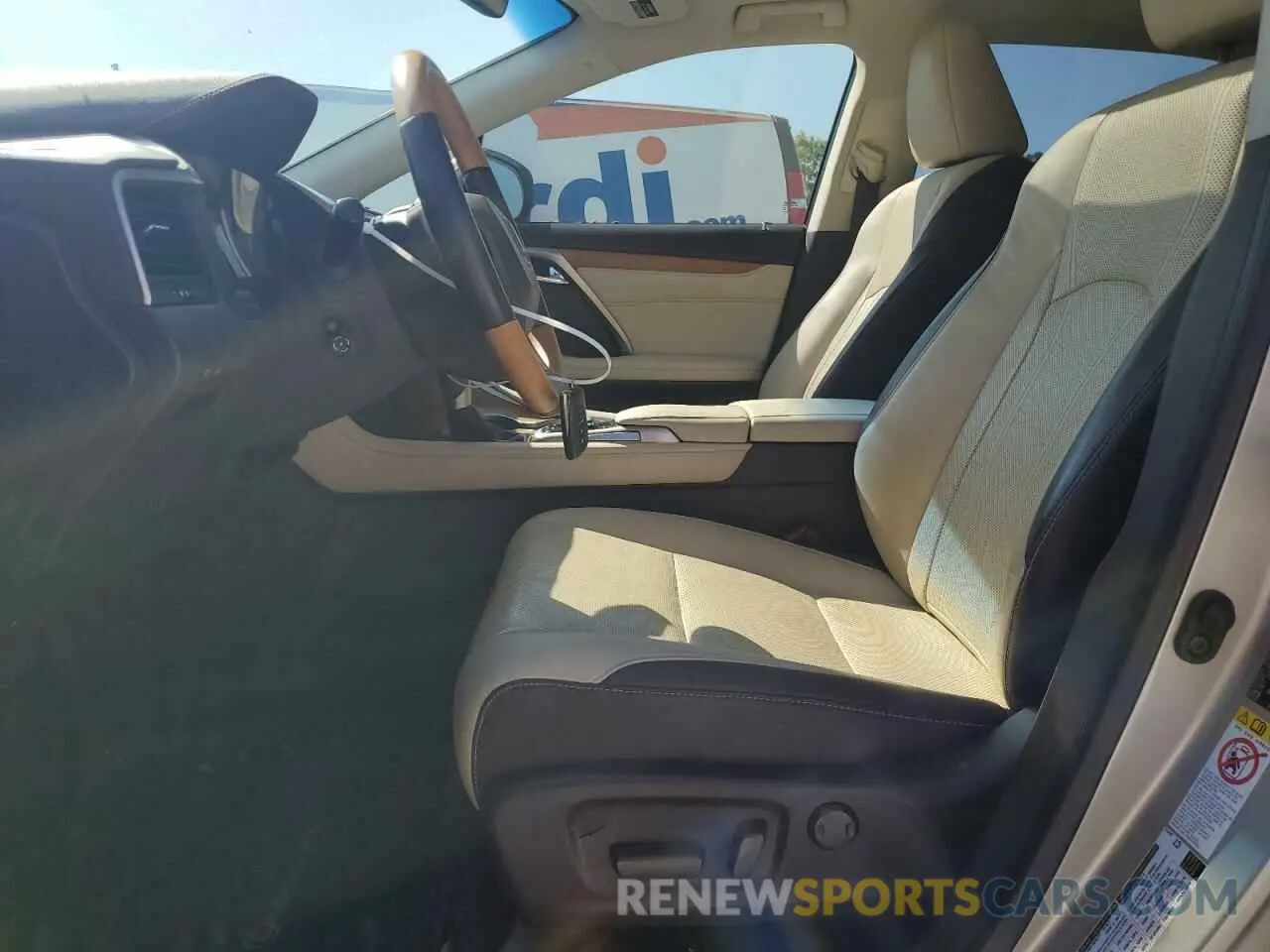 7 fotografías del automóvil dañado 2T2ZZMCA7KC124750 LEXUS RX350 2019