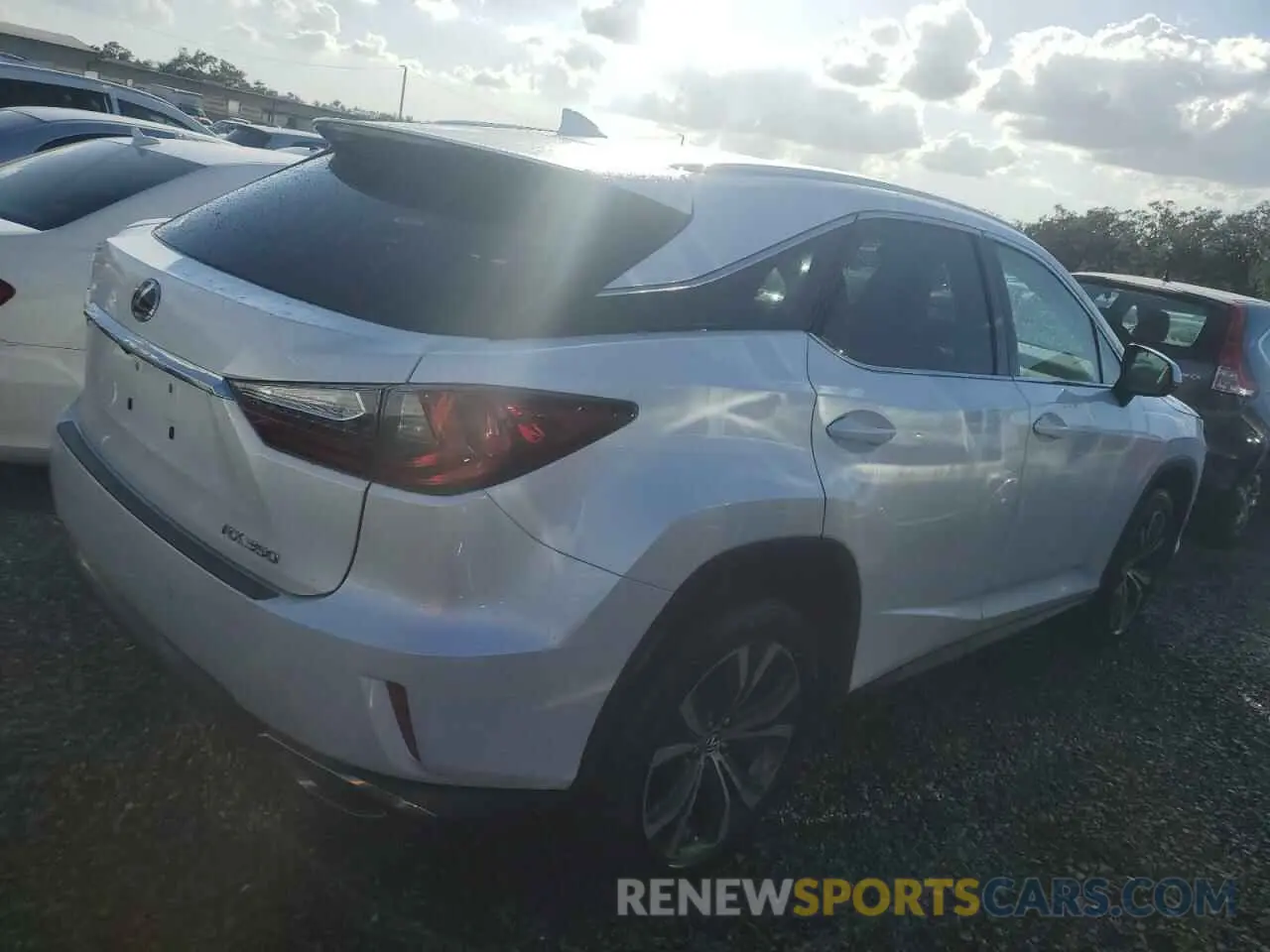 3 fotografías del automóvil dañado 2T2ZZMCA8KC141346 LEXUS RX350 2019