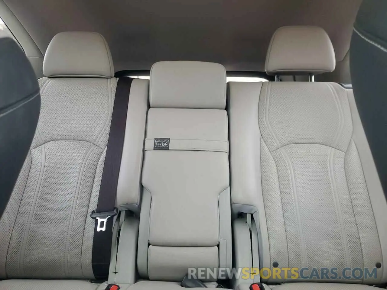 10 fotografías del automóvil dañado JTJDZKCA8K2016815 LEXUS RX350 2019