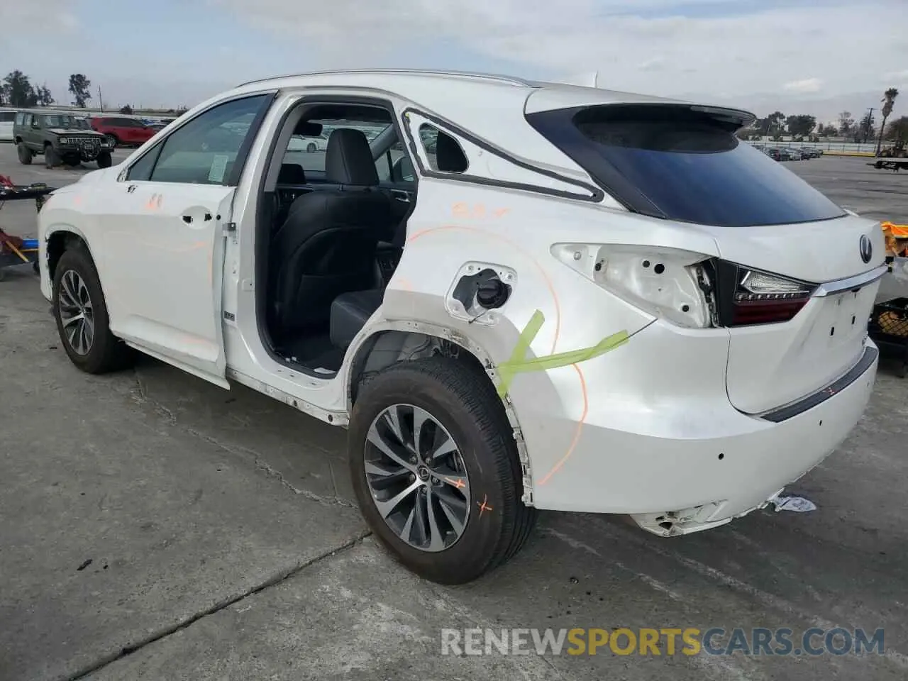 2 fotografías del automóvil dañado 2T2AZMAA9LC160005 LEXUS RX350 2020