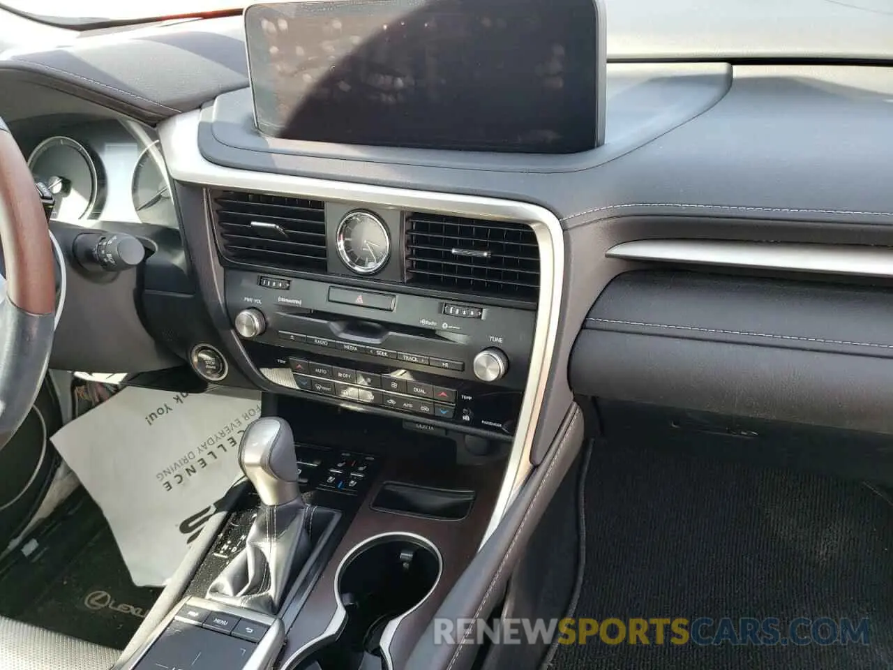 9 fotografías del automóvil dañado 2T2HZMAA6LC151521 LEXUS RX350 2020