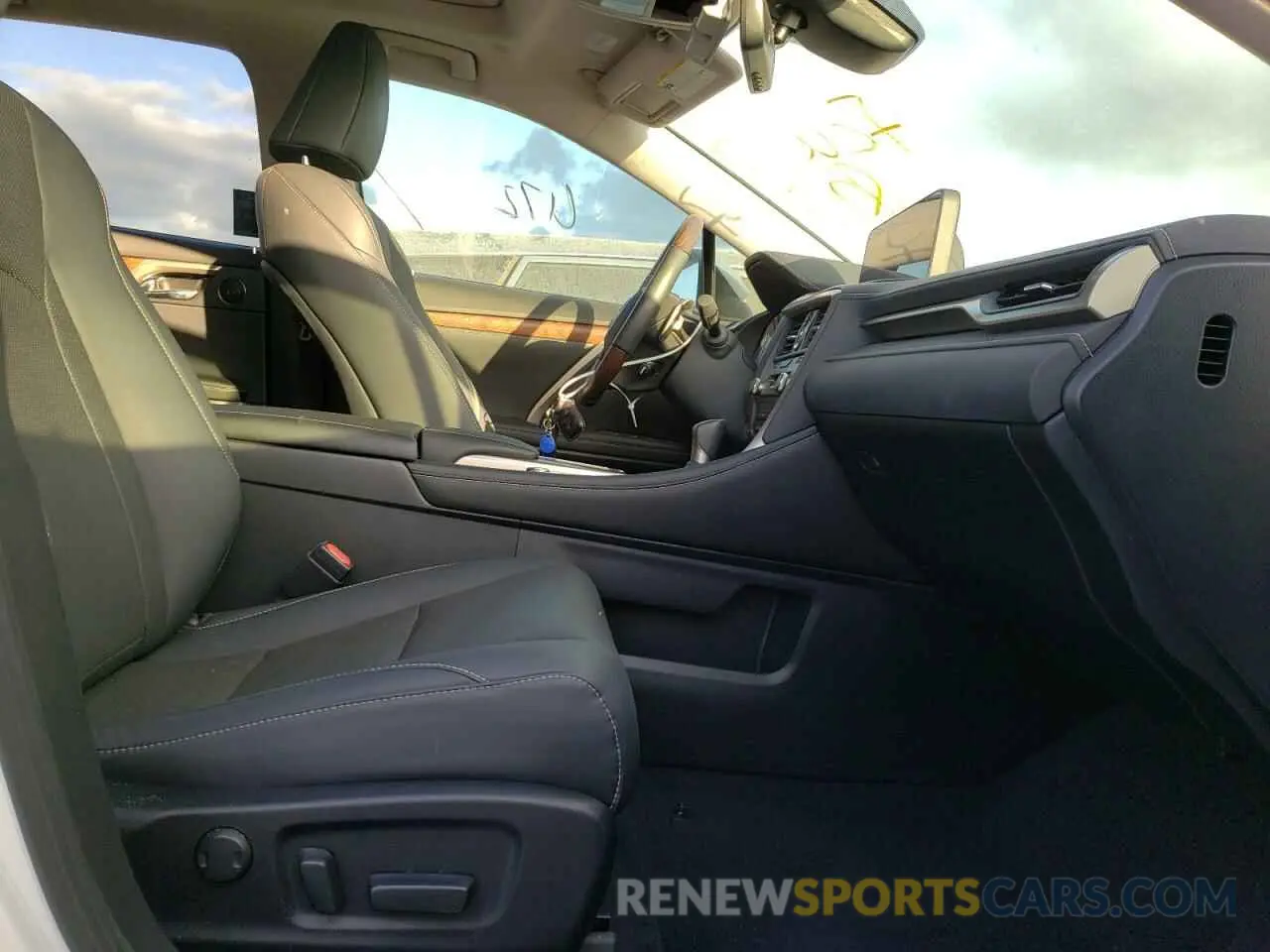 5 fotografías del automóvil dañado JTJHZKEA4L2017797 LEXUS RX350 2020