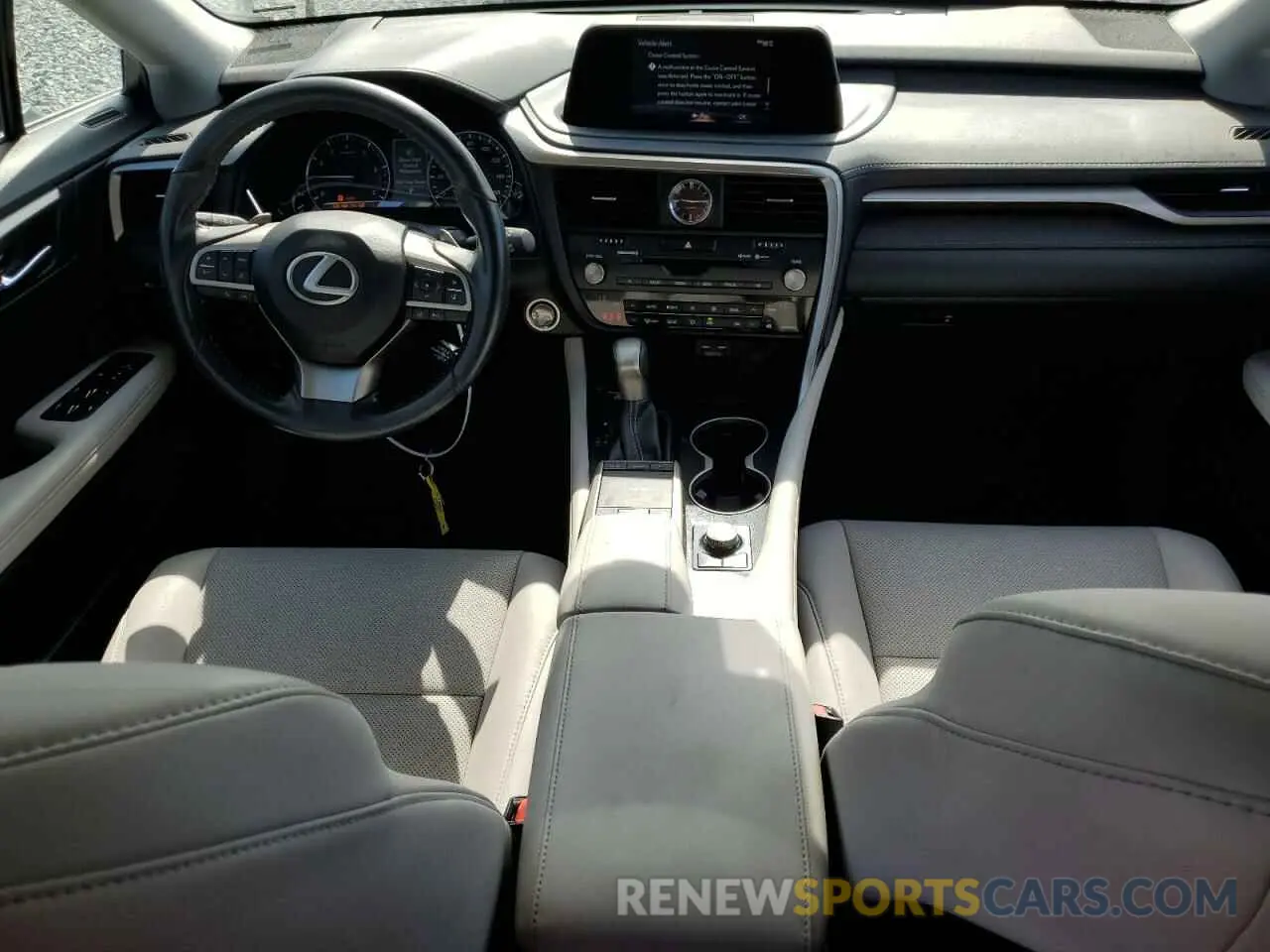 8 fotografías del automóvil dañado 2T2AZMAA8MC213875 LEXUS RX350 2021