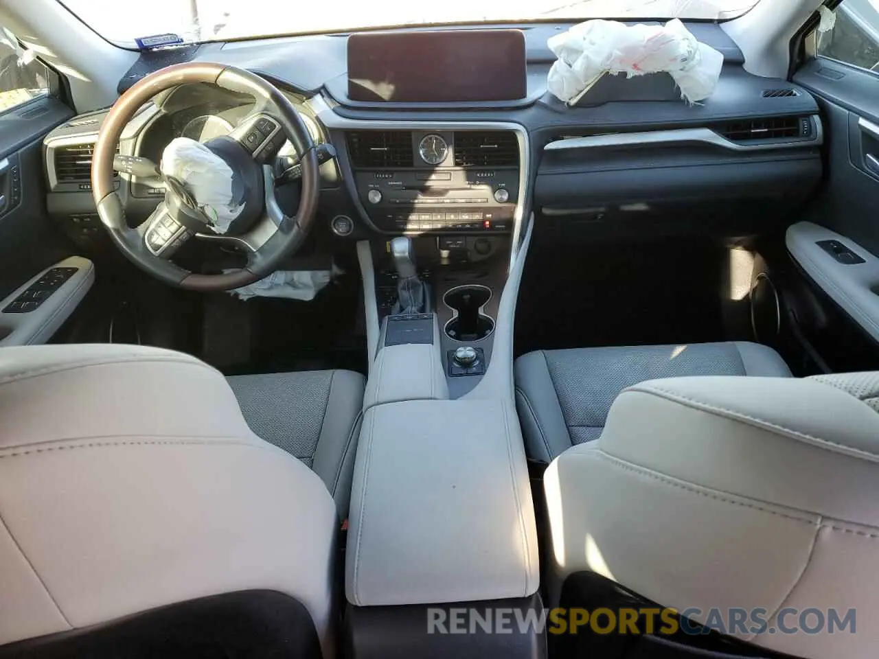 8 fotografías del automóvil dañado 2T2HZMAAXMC218672 LEXUS RX350 2021