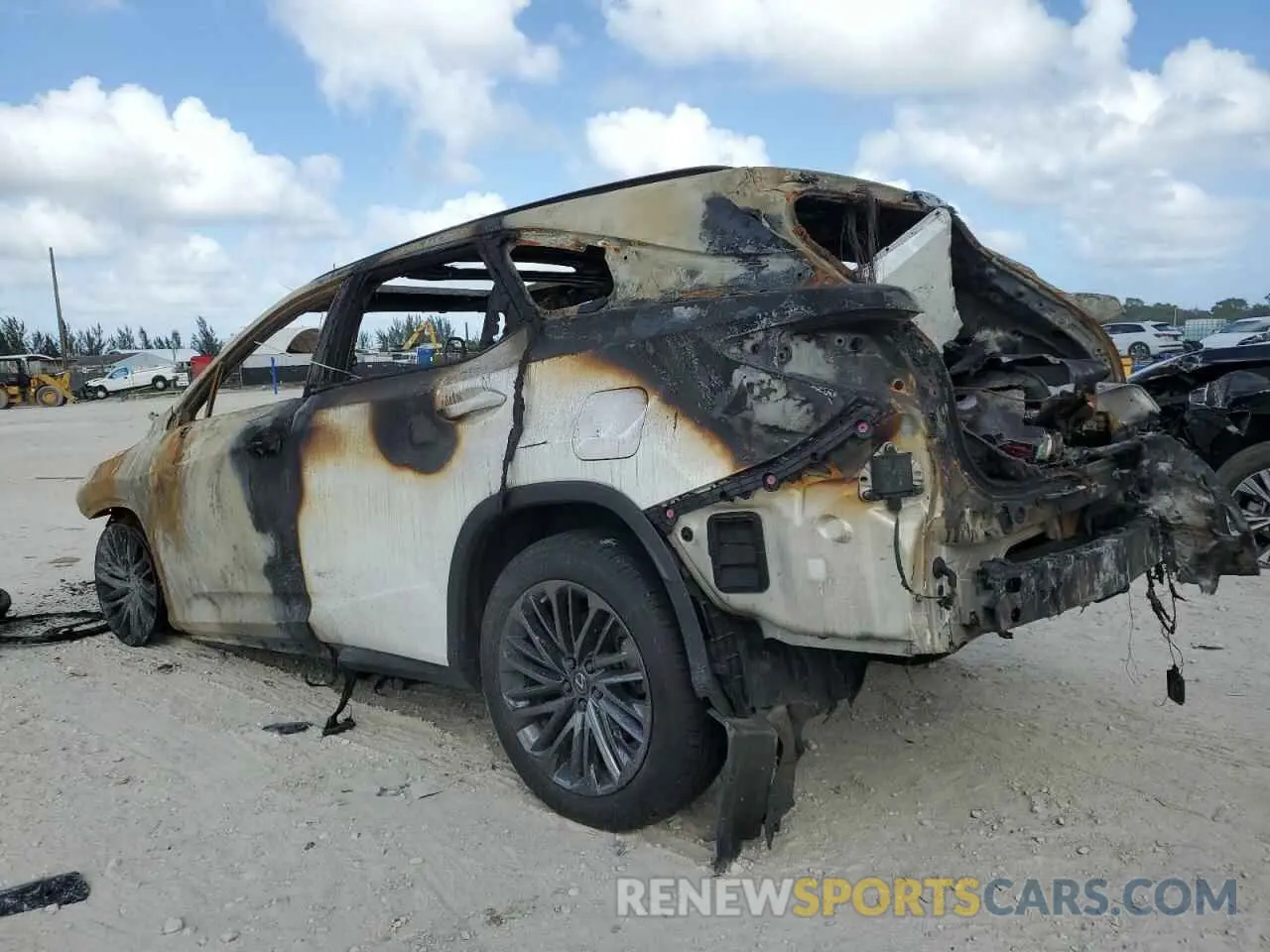 2 fotografías del automóvil dañado JTJHZKFA0N2035151 LEXUS RX350 2022