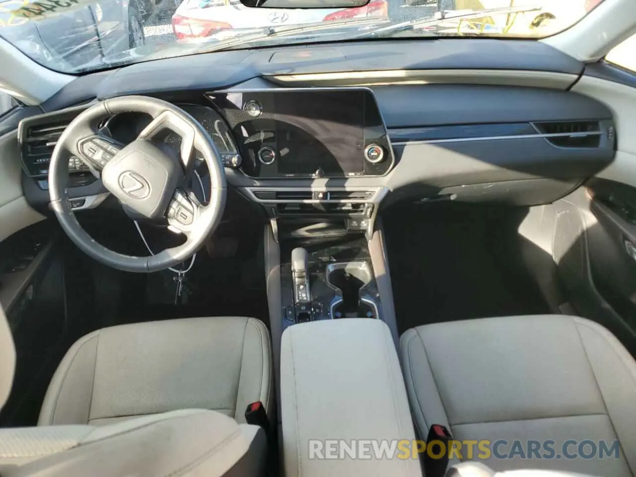 8 fotografías del automóvil dañado 2T2BAMBA5PC015981 LEXUS RX350 2023