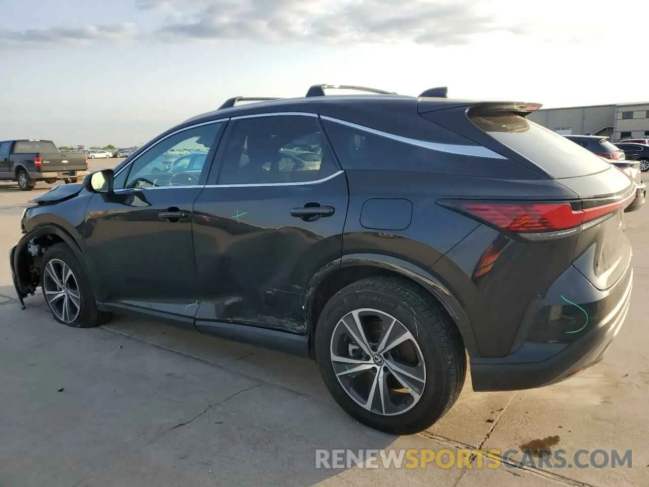 2 fotografías del automóvil dañado 2T2BAMBA8PC007406 LEXUS RX350 2023