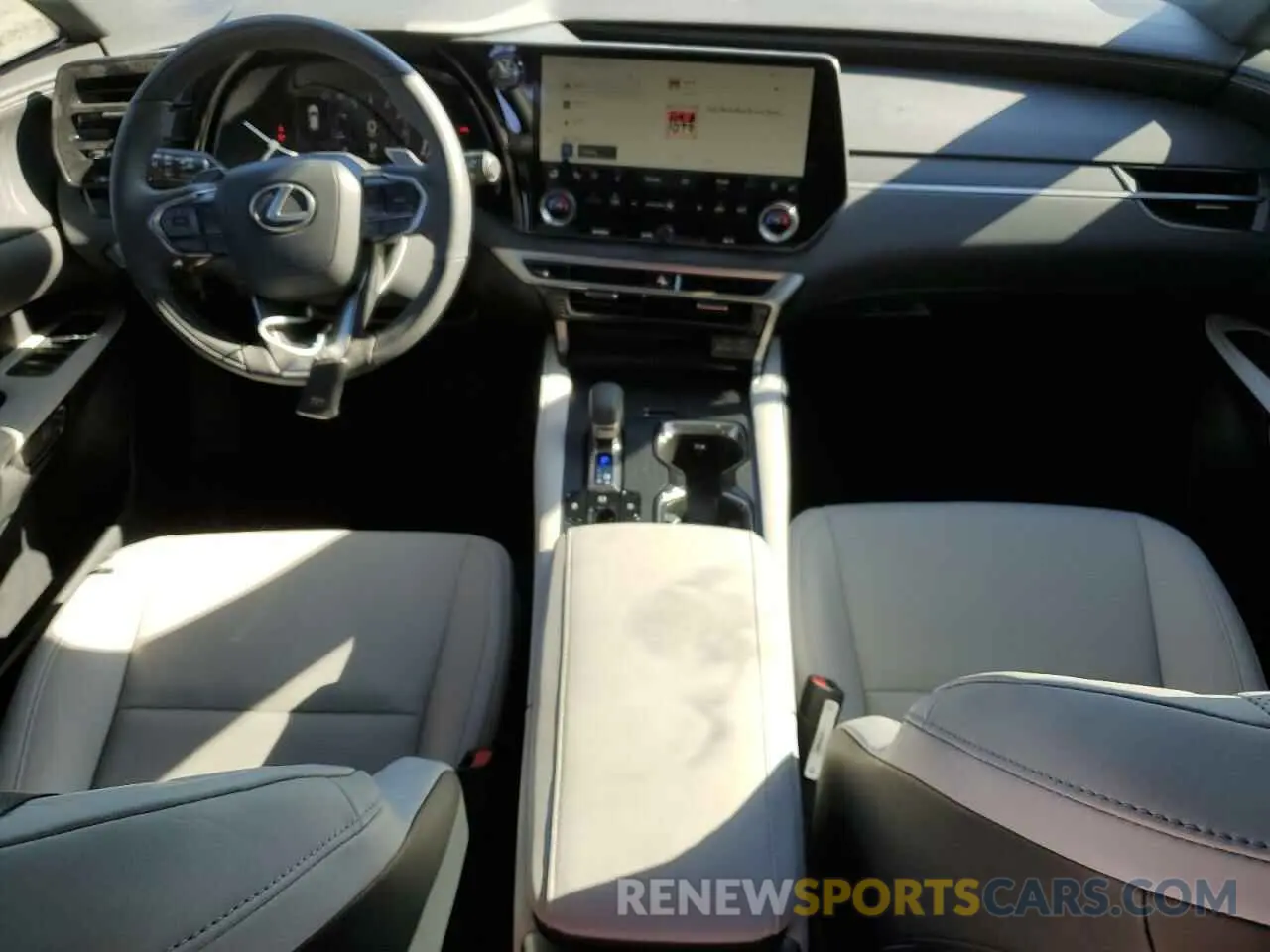 8 fotografías del automóvil dañado 2T2BAMBAXPC011540 LEXUS RX350 2023