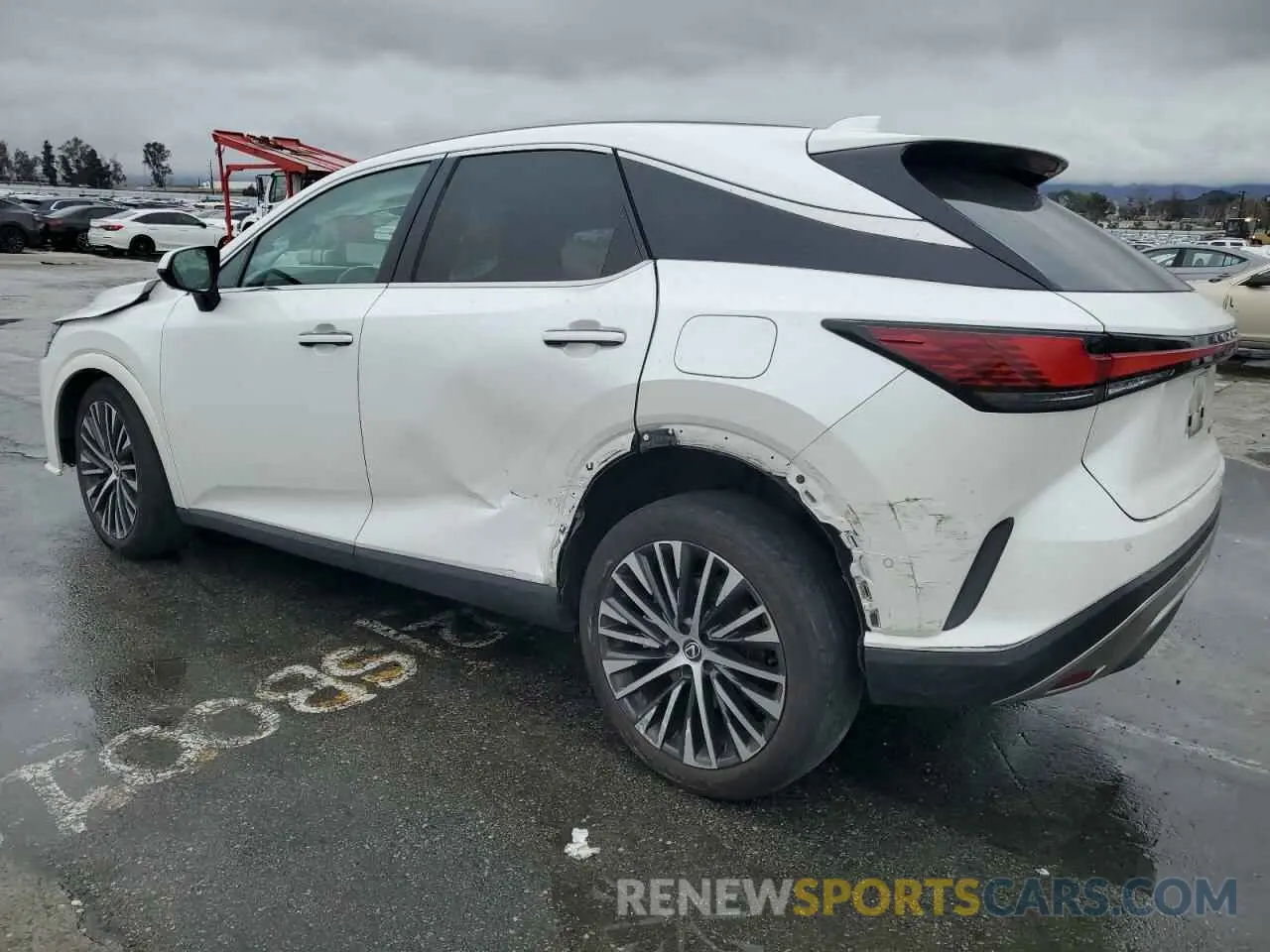 2 fotografías del automóvil dañado 2T2BAMBAXPC014521 LEXUS RX350 2023