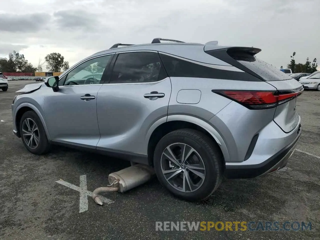 2 fotografías del automóvil dañado 2T2BAMBAXPC021498 LEXUS RX350 2023