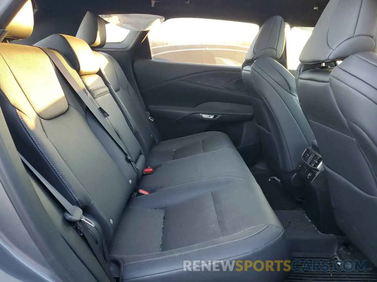 11 fotografías del automóvil dañado 2T2BAMCA1PC014924 LEXUS RX350 2023