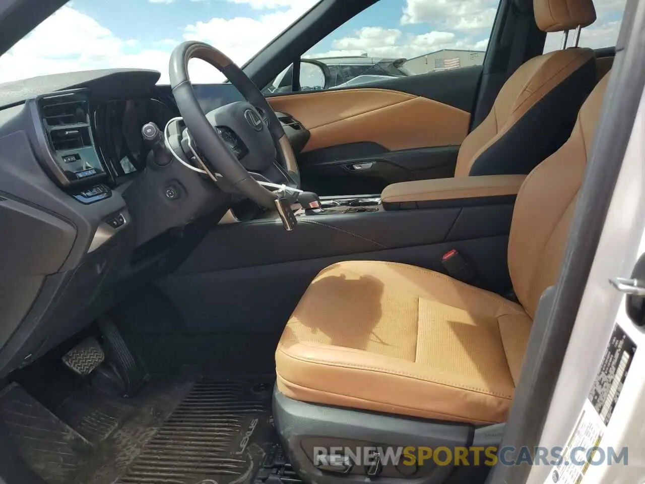 7 fotografías del automóvil dañado 2T2BAMCA6PC027023 LEXUS RX350 2023