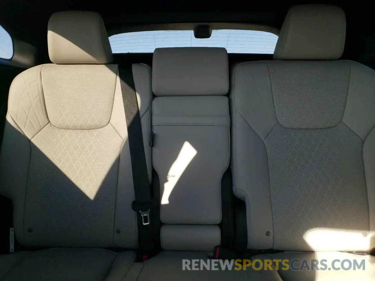 10 fotografías del automóvil dañado 2T2BAMBA2RC026651 LEXUS RX350 2024