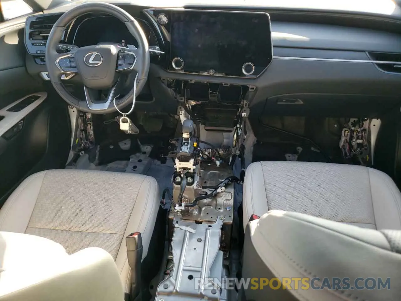 8 fotografías del automóvil dañado 2T2BAMBA2RC026651 LEXUS RX350 2024