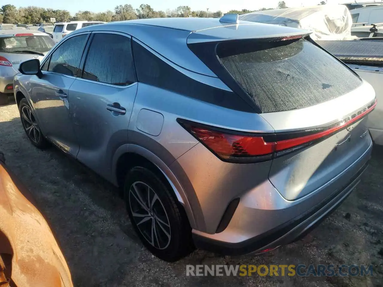 2 fotografías del automóvil dañado 2T2BAMBA3RC034483 LEXUS RX350 2024