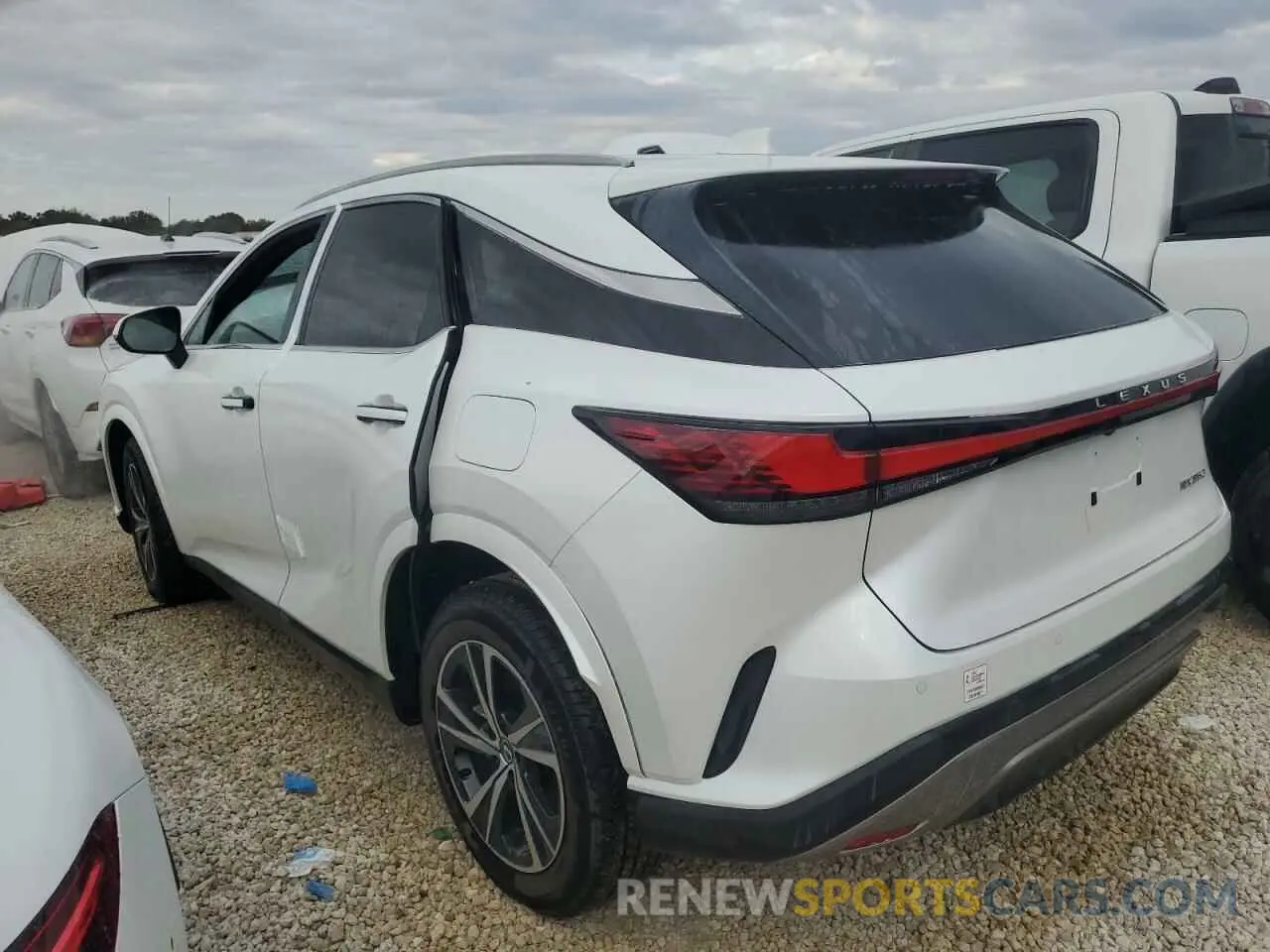 2 fotografías del automóvil dañado 2T2BAMBA9RC042958 LEXUS RX350 2024