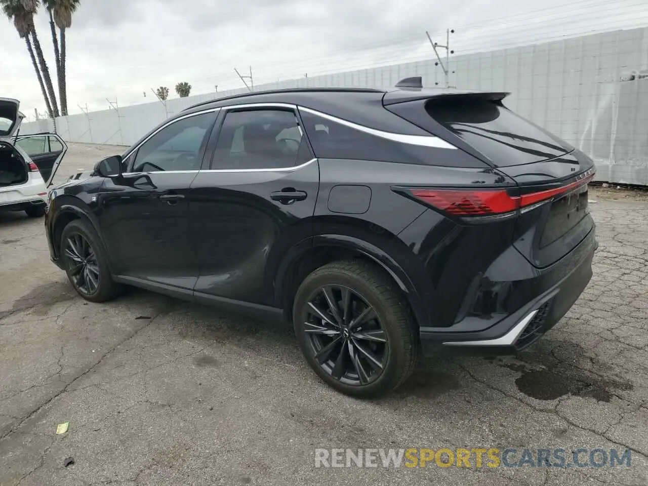 2 fotografías del automóvil dañado 2T2BAMCA1RC040460 LEXUS RX350 2024
