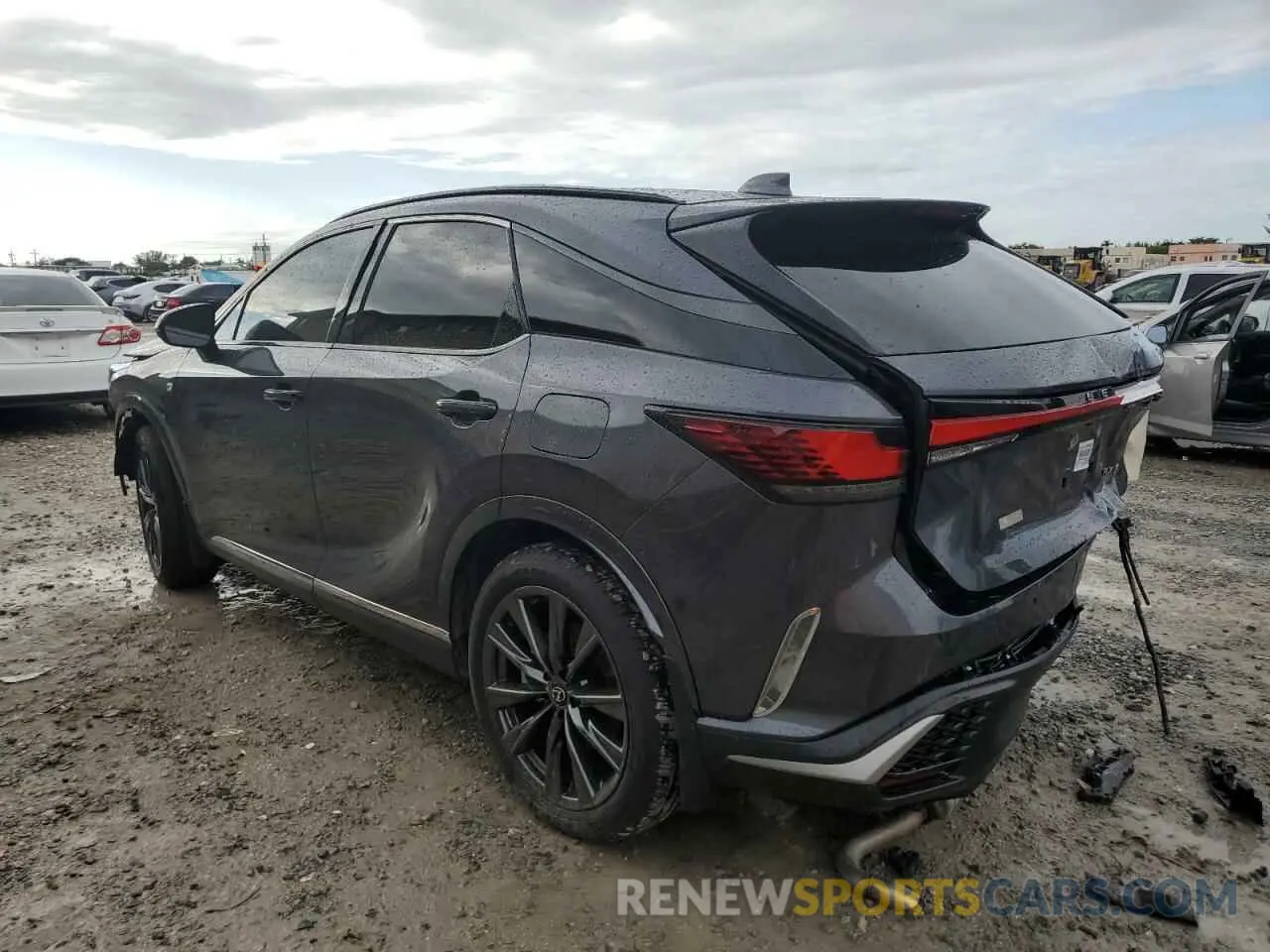 2 fotografías del automóvil dañado 2T2BAMCA4RC045510 LEXUS RX350 2024