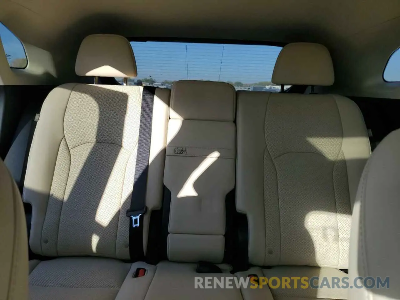 10 fotografías del automóvil dañado 2T2HGMDAXMC063798 LEXUS RX450 2021