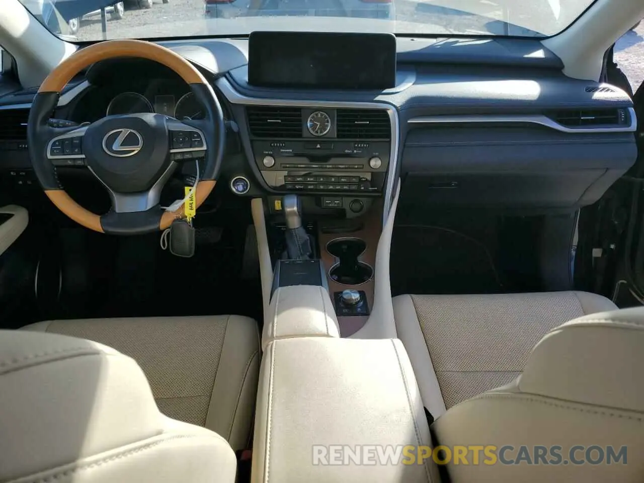 8 fotografías del automóvil dañado 2T2HGMDAXMC063798 LEXUS RX450 2021