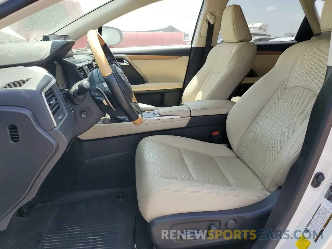 7 fotografías del automóvil dañado JTJHGKFA8M2017243 LEXUS RX450 2021
