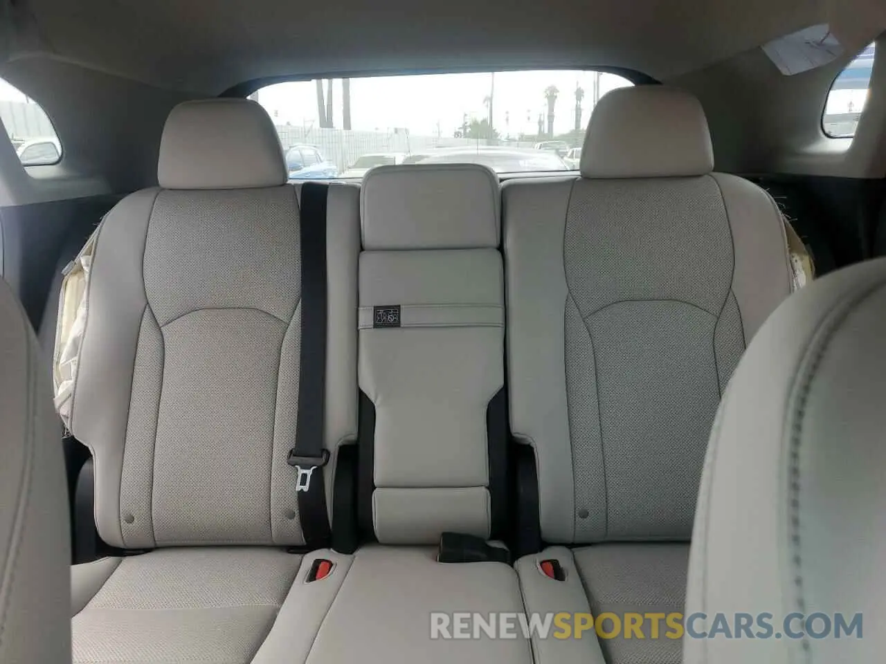 10 fotografías del automóvil dañado 2T2HGMDA9NC093229 LEXUS RX450 2022