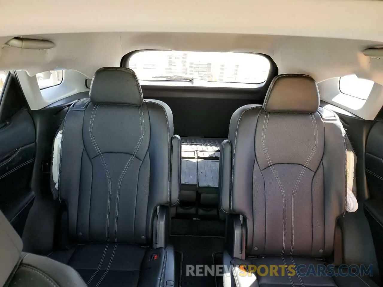 10 fotografías del automóvil dañado JTJJGKFA0N2026523 LEXUS RX450 2022