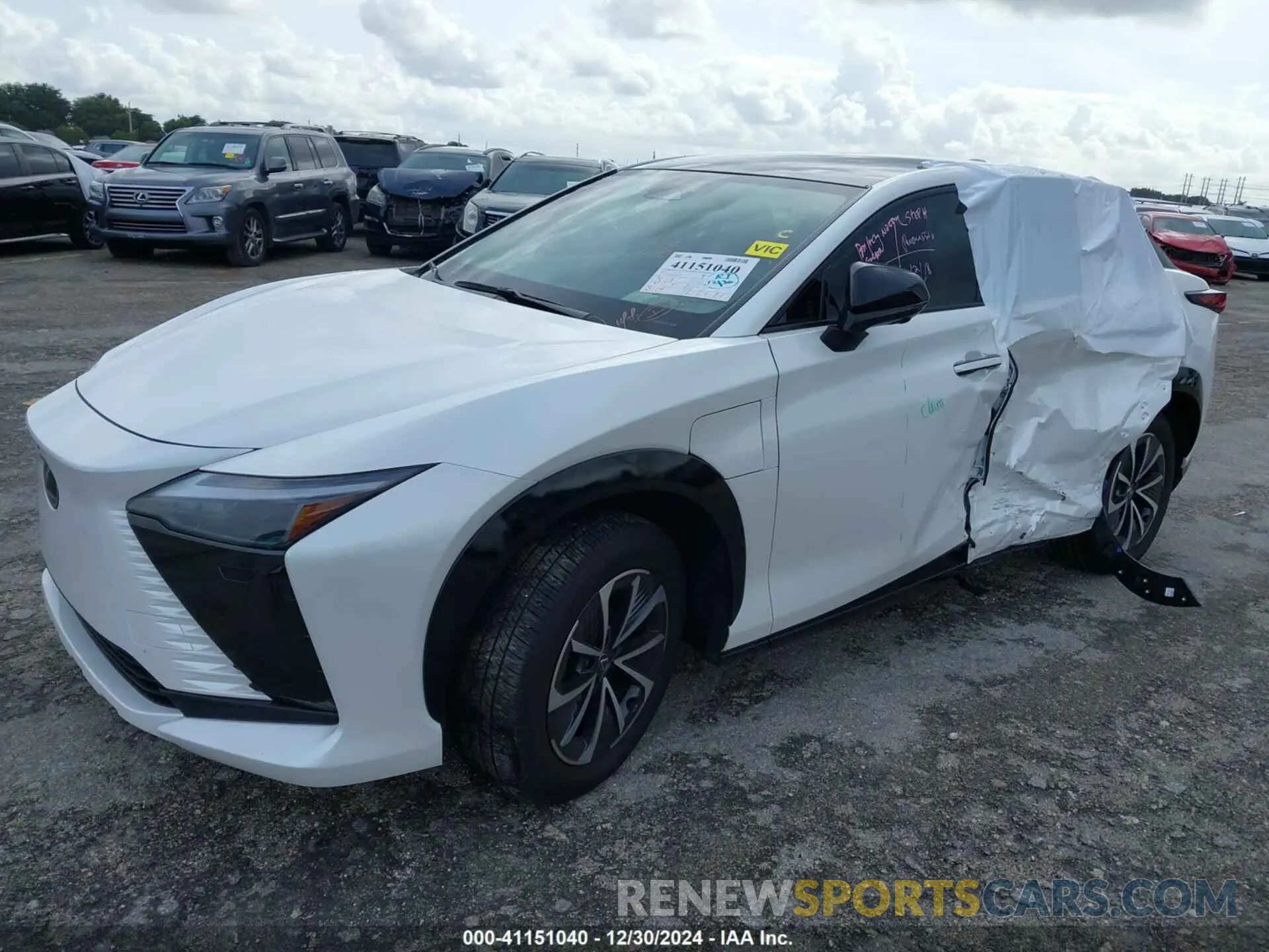 2 fotografías del automóvil dañado JTJABABB3RA002882 LEXUS RZ 300E 2024