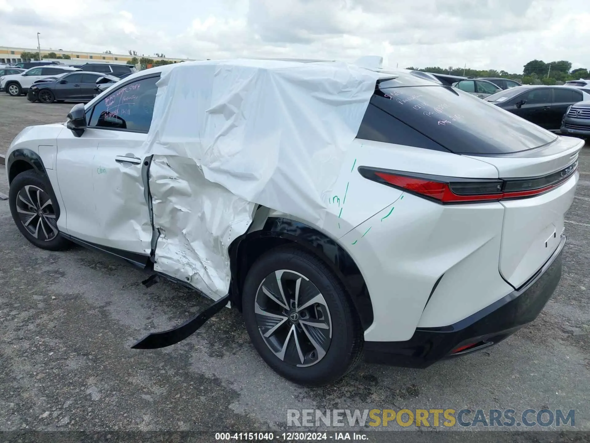 3 fotografías del automóvil dañado JTJABABB3RA002882 LEXUS RZ 300E 2024