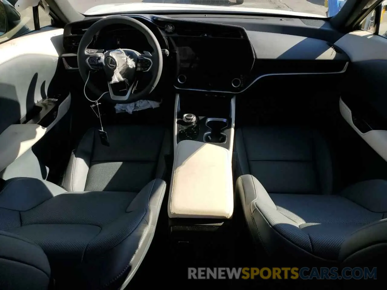 8 fotografías del automóvil dañado JTJABABB5RA005041 LEXUS RZ 300E 2024