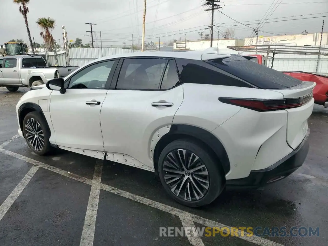 2 fotografías del automóvil dañado JTJAAAAB0PA012559 LEXUS RZ 450E 2023