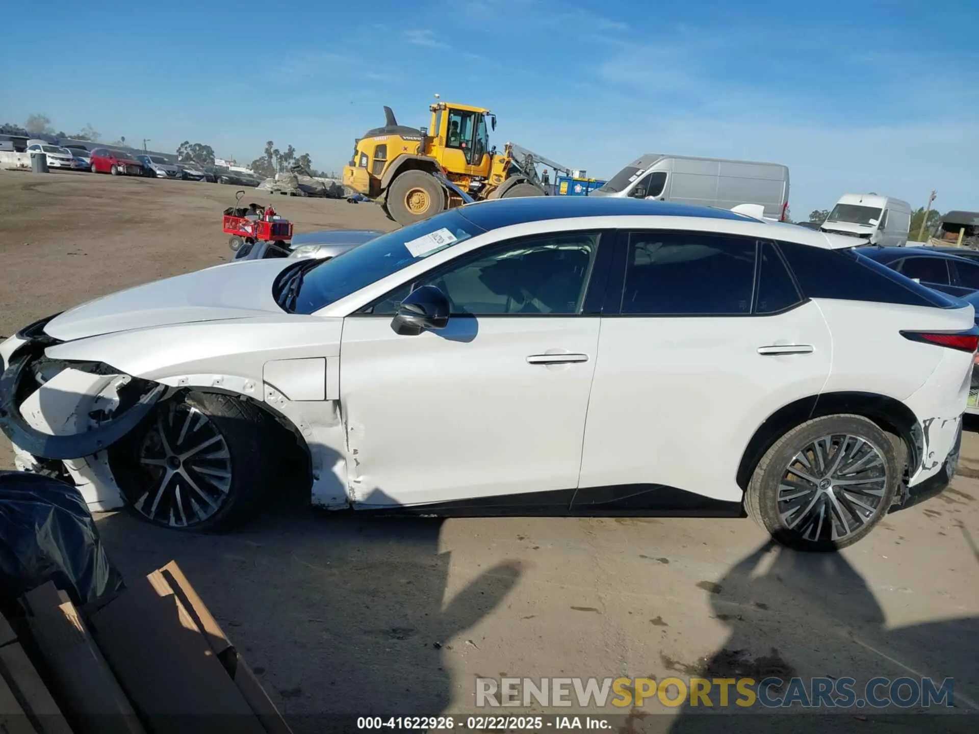 14 fotografías del automóvil dañado JTJAAAAB0PA018622 LEXUS RZ 450E 2023