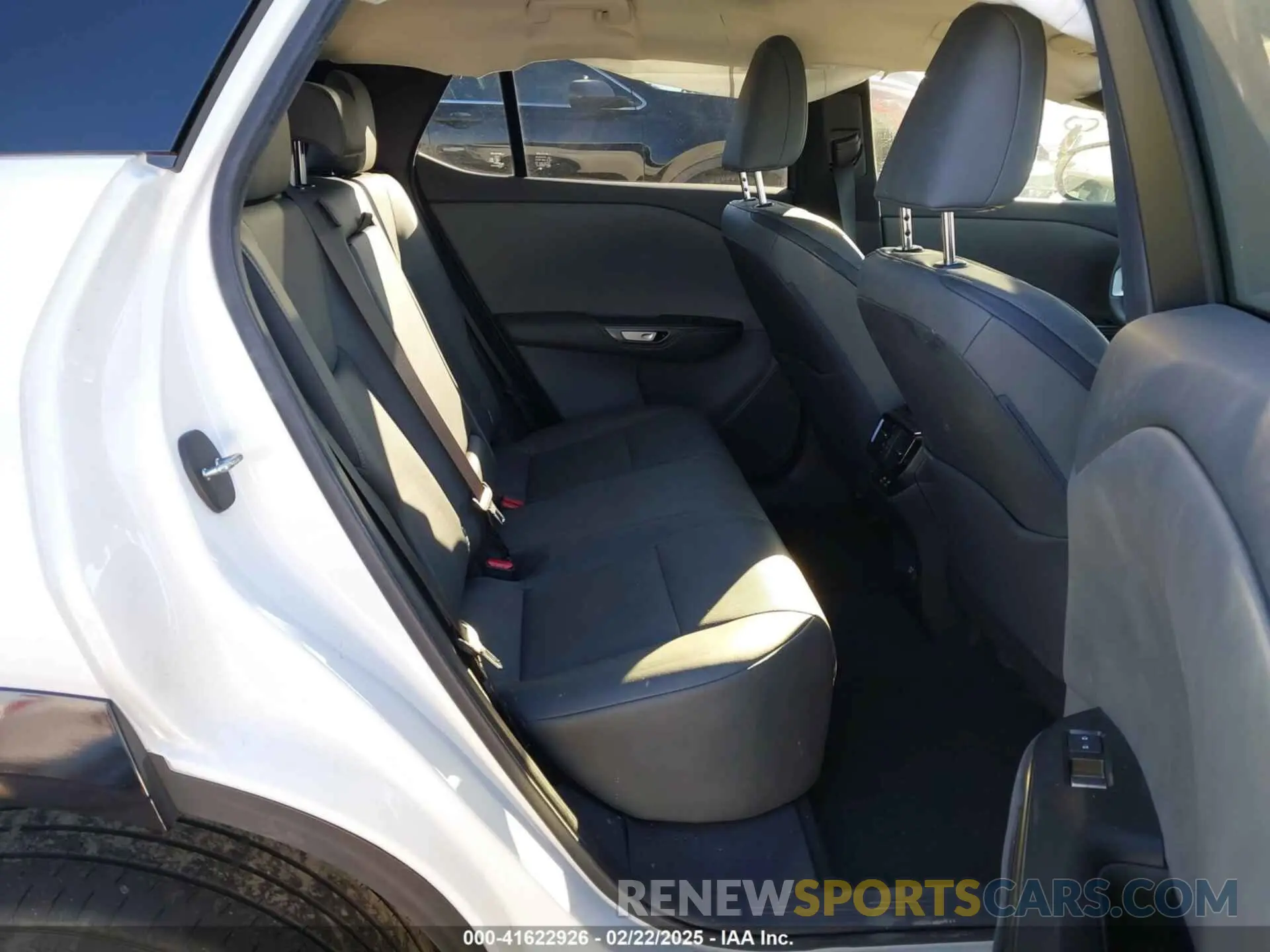 8 fotografías del automóvil dañado JTJAAAAB0PA018622 LEXUS RZ 450E 2023