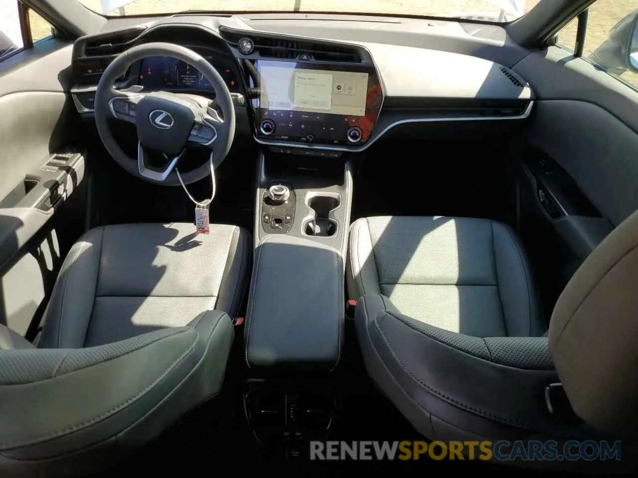 8 fotografías del automóvil dañado JTJAAAAB0PA018930 LEXUS RZ 450E 2023