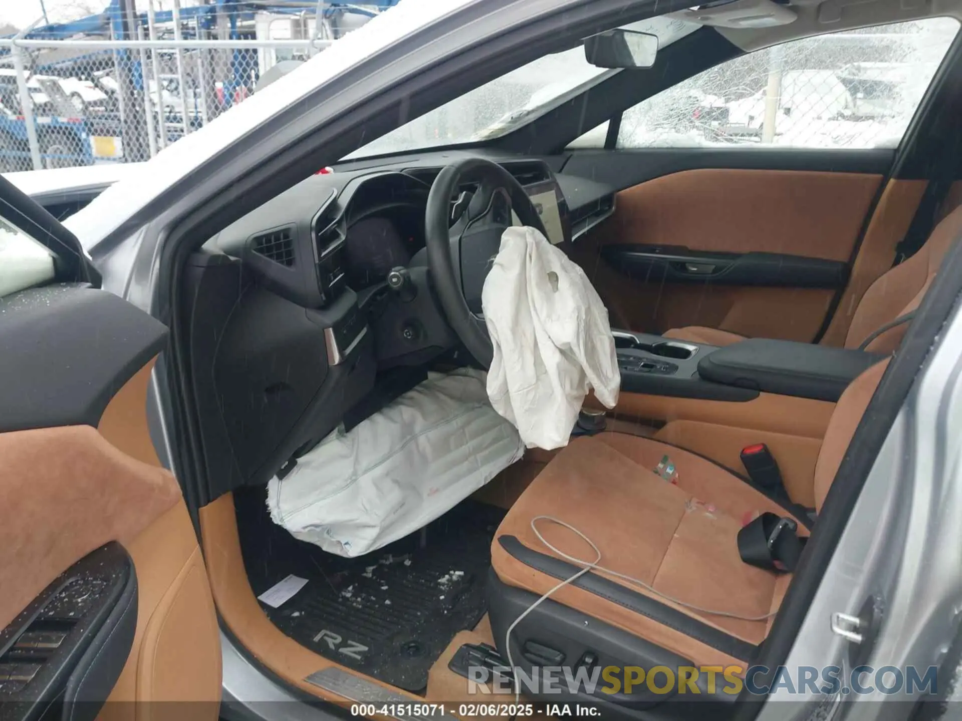 5 fotografías del automóvil dañado JTJAAAAB2PA014698 LEXUS RZ 450E 2023