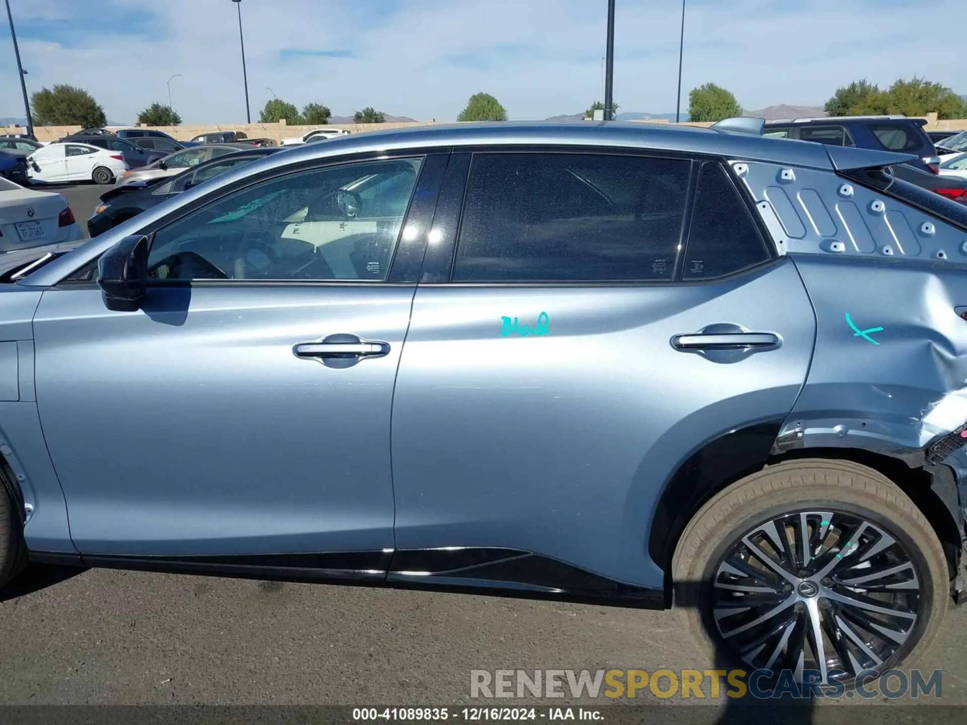 15 fotografías del automóvil dañado JTJAAAAB2PA020081 LEXUS RZ 450E 2023