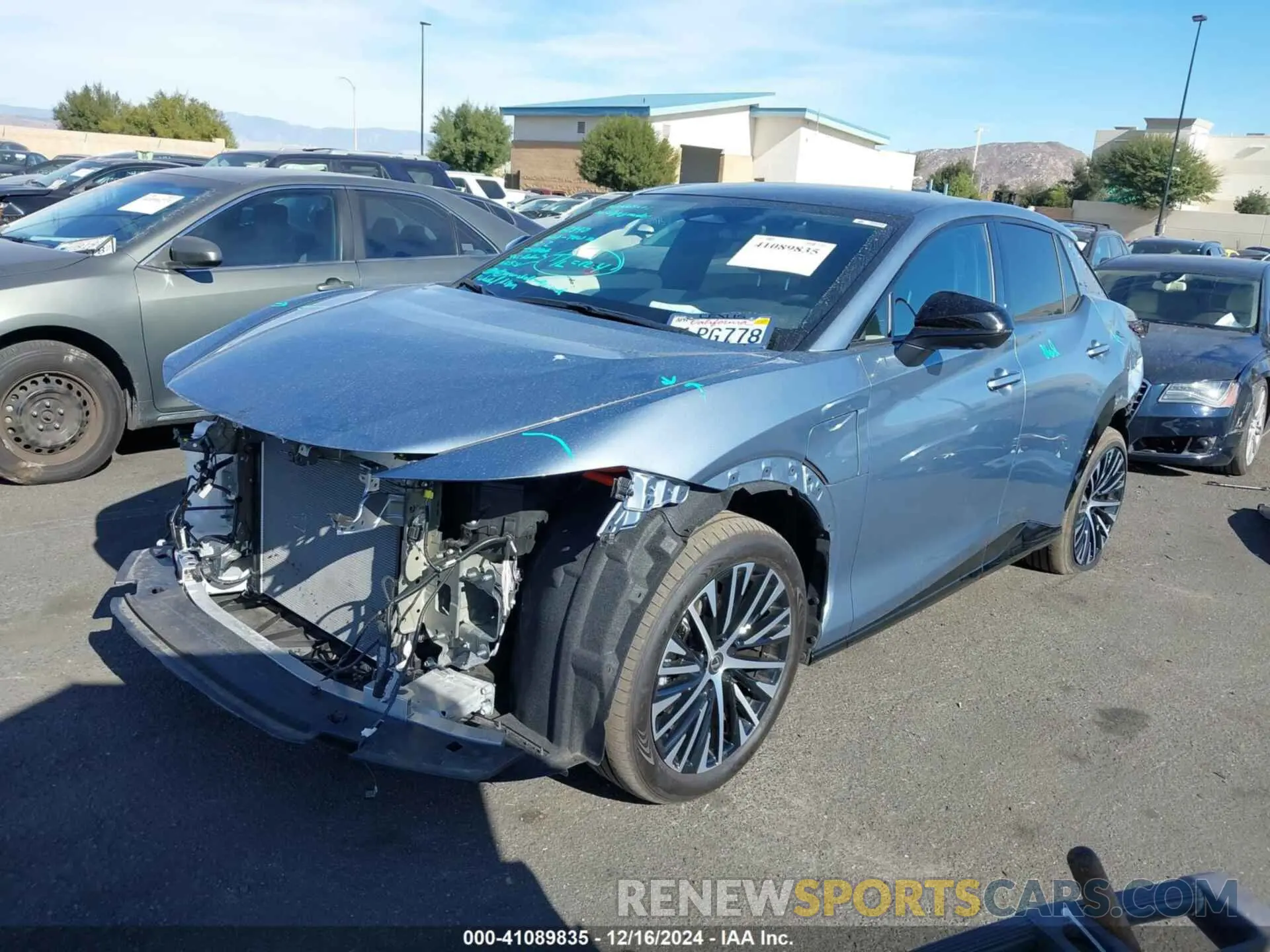 2 fotografías del automóvil dañado JTJAAAAB2PA020081 LEXUS RZ 450E 2023