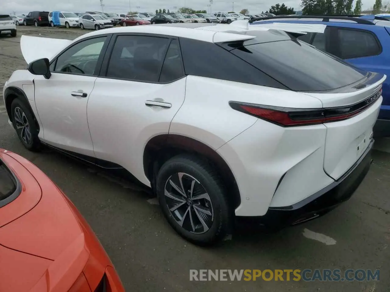 2 fotografías del automóvil dañado JTJAAAAB3PA021756 LEXUS RZ 450E 2023