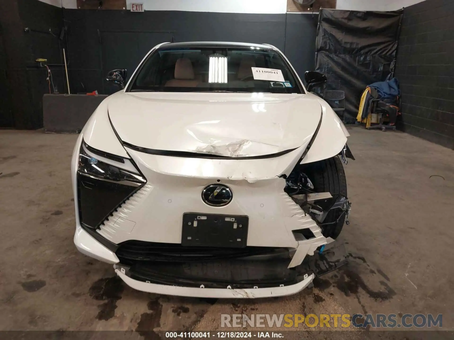 12 fotografías del automóvil dañado JTJAAAAB4PA008627 LEXUS RZ 450E 2023