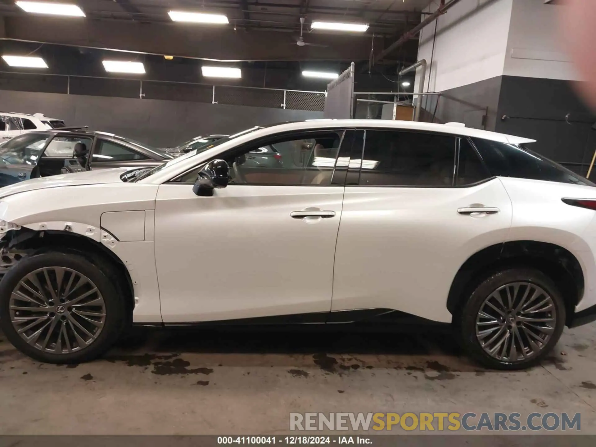 14 fotografías del automóvil dañado JTJAAAAB4PA008627 LEXUS RZ 450E 2023